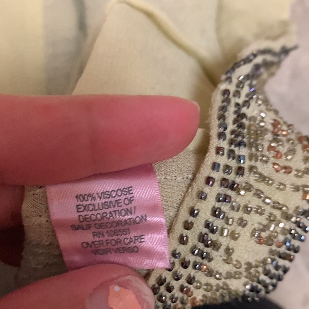 Gorgeous detailing ! Beautiful calypso top with gold ascents made in India small - Picture 5 of 5